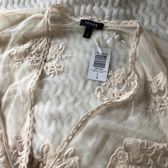 Torrid Women’s Plus Size Ivory Mesh Embroidered Duster Kimono - Picture 11 of 14